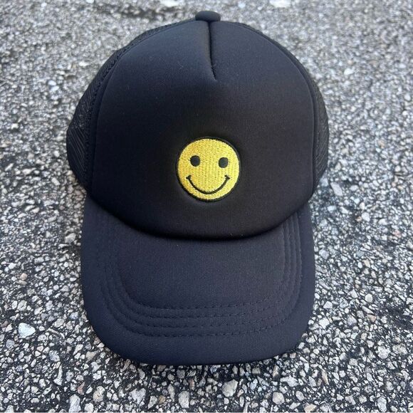 Black Trucker Smiley Face Hat - BRAND NEW - Never Worn - Picture 1 of 2